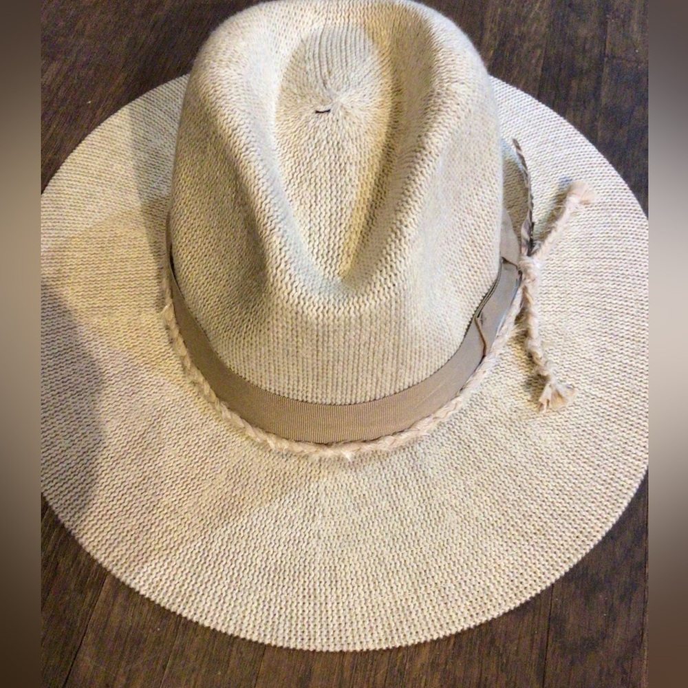 NEW! Rare Wyeth woven feather  rancher - Picture 2 of 4